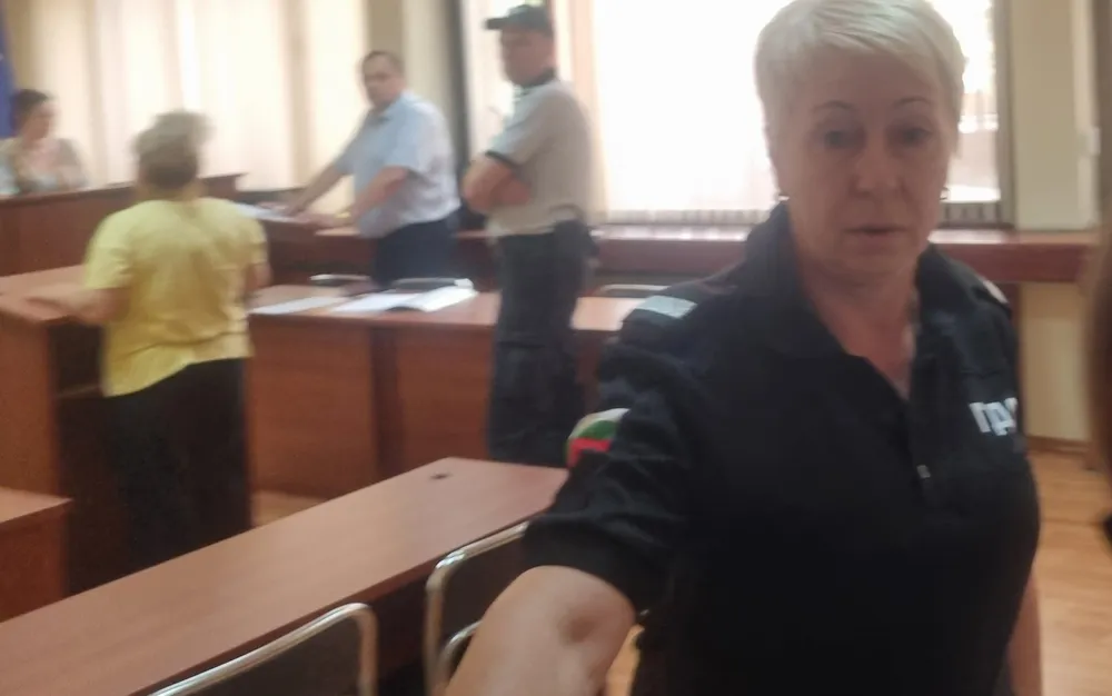 Съдят Гюлгес от Камено за трафик на 17 бебета в Гърция - СНИМКИ - ВИДЕО