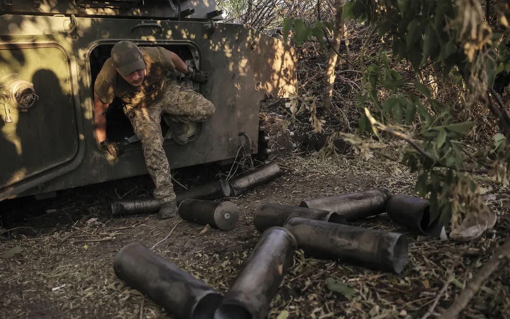 Руски удари убиха 4 души и раниха 23 в Източна Украйна