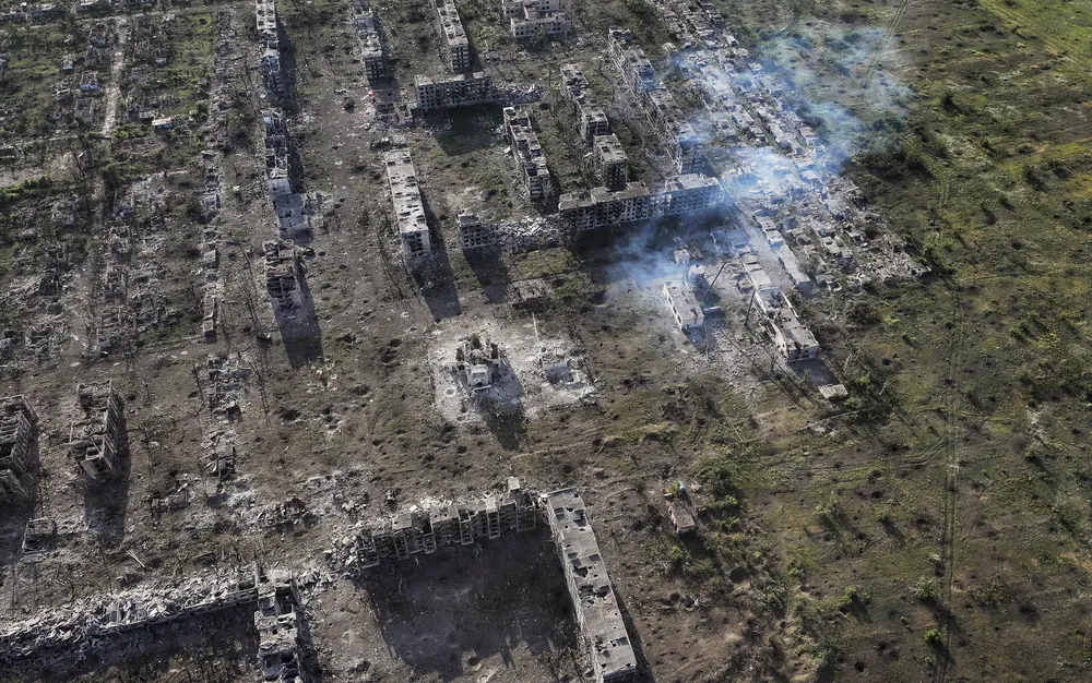 Експлозии и черен дим над Киев