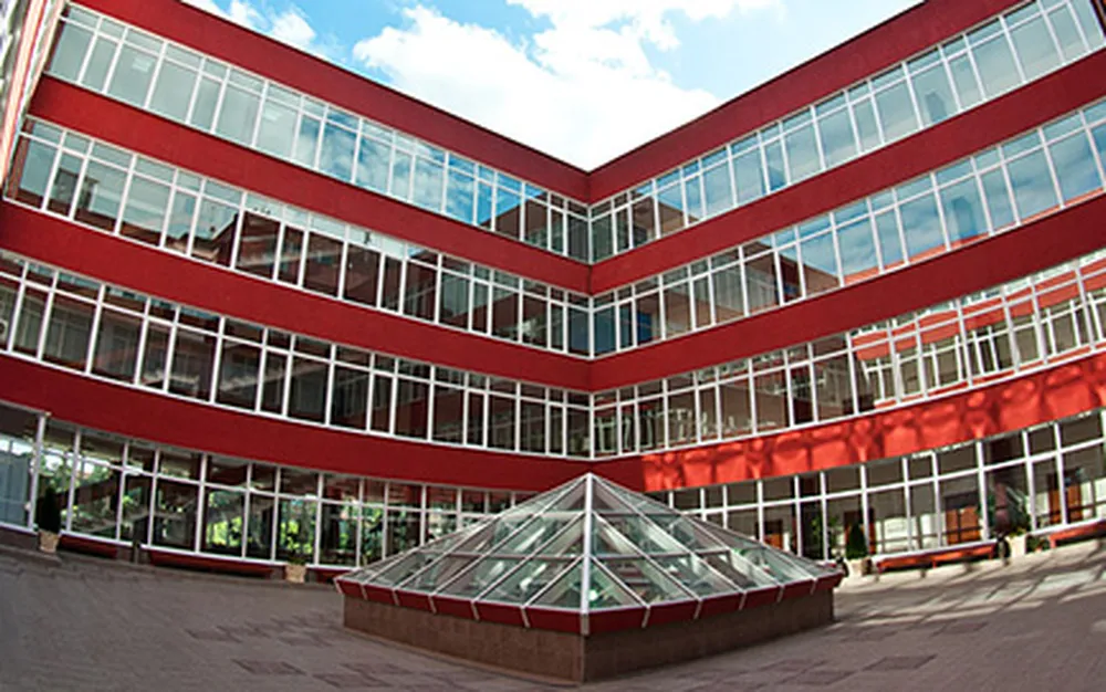 ВСУ "Черноризец Храбър" е домакин на обучение, организирано от Българския олимпийски комитет и Червения кръст