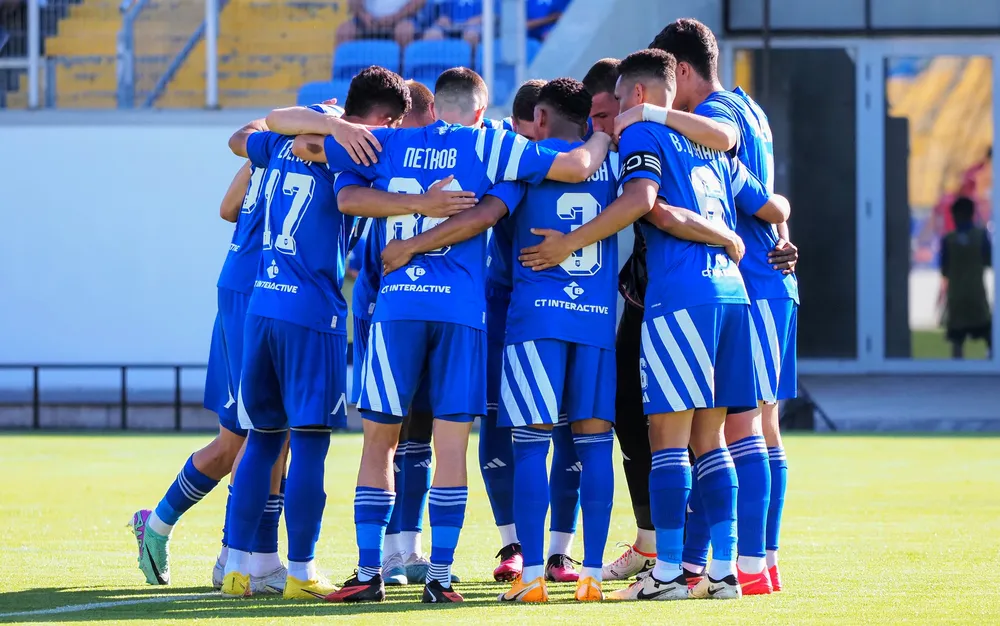 Левски привлече нападателя Мустафа Сангаре - СНИМКИ