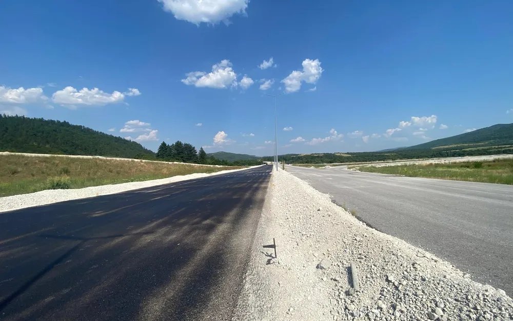 Коритарова провери строителството на магистрала „Хемус" - СНИМКИ