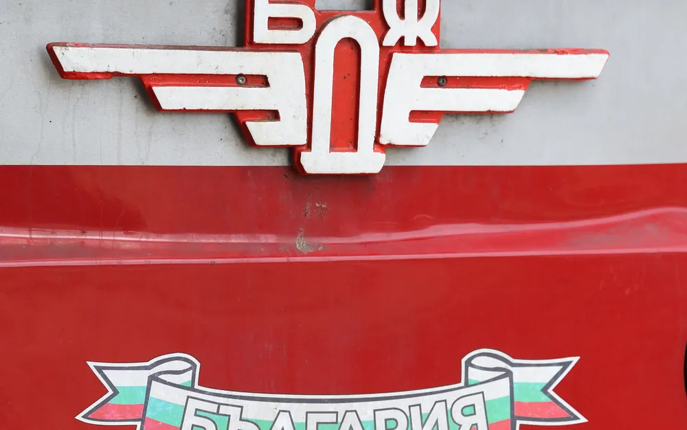 БДЖ: Възстановено е издаването на билети от касите в гарите - подробности