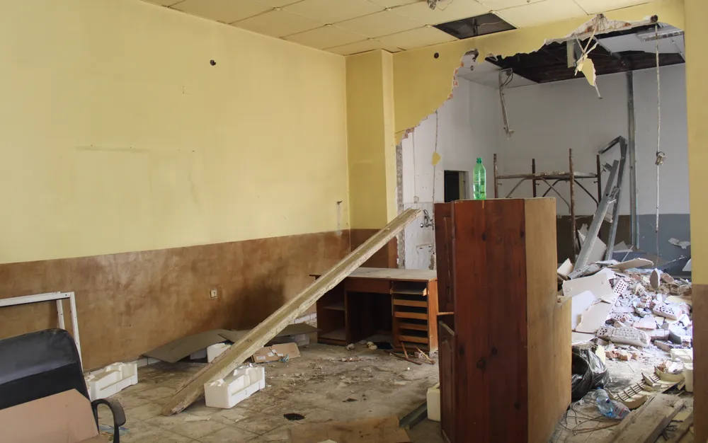 Поликлиниката в Благоевград се руши, ремонтът ѝ е на път да я довърши - СНИМКИ - ВИДЕО