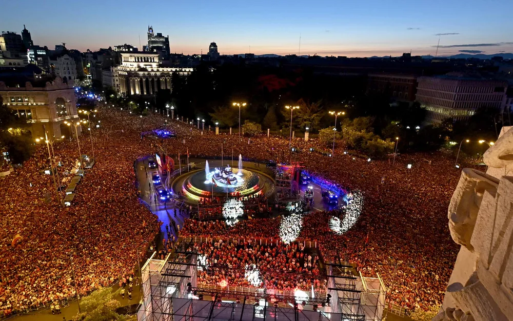 Испания чества победата на Евро 2024 - СНИМКИ