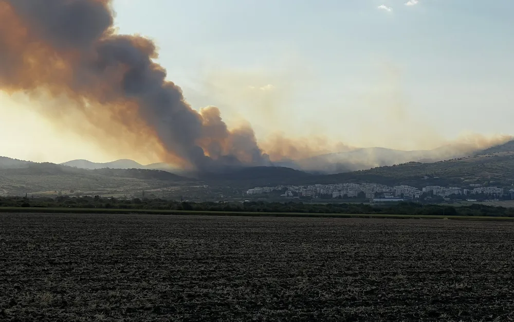 Продължава борбата с огъня край Стара Загора - СНИМКИ - ВИДЕО