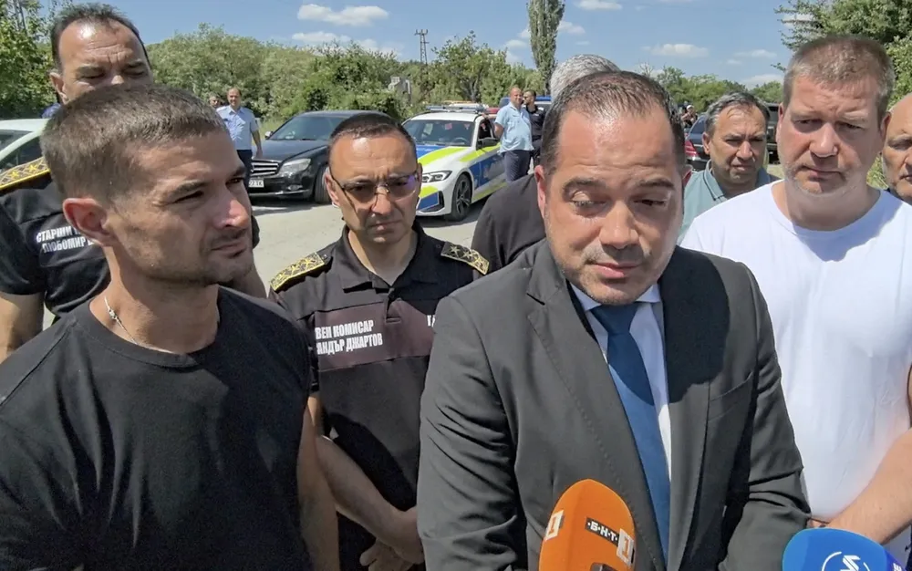 Калин Стоянов: Чехия изпраща два хеликоптера за борба с пожарите, чакаме помощ и от Румъния - СНИМКИ - ВИДЕО