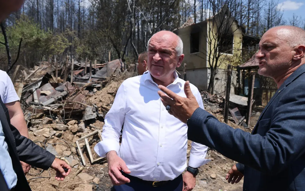 Димитър Главчев за пожарите: Ситуацията, макар и извънредна, е овладяна - СНИМКИ - ВИДЕО