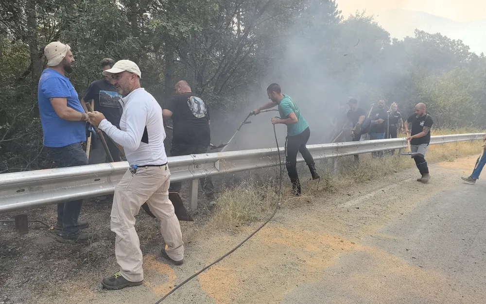 Доброволец е пострадал при потушаването на пожар край Свищов