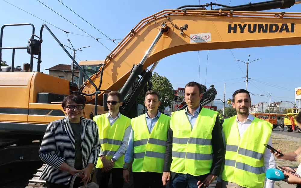 Терзиев даде старт на реконструкцията на ул. "Опълченска", граждани не искат сеч на дървета - СНИМКИ - ВИДЕО