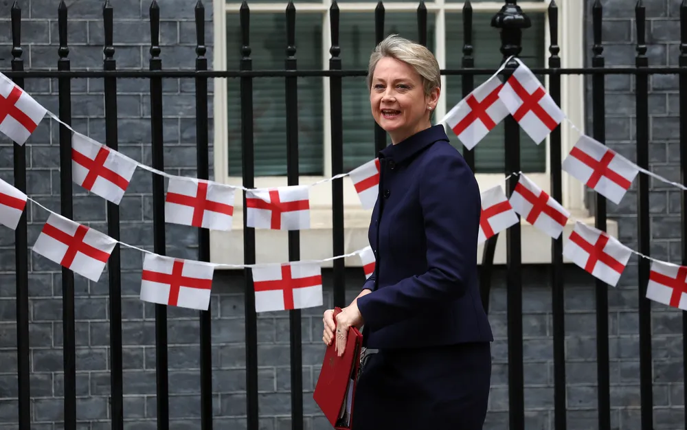 Британски министър нарече плана за мигрантите от Руанда шокиращо разхищение