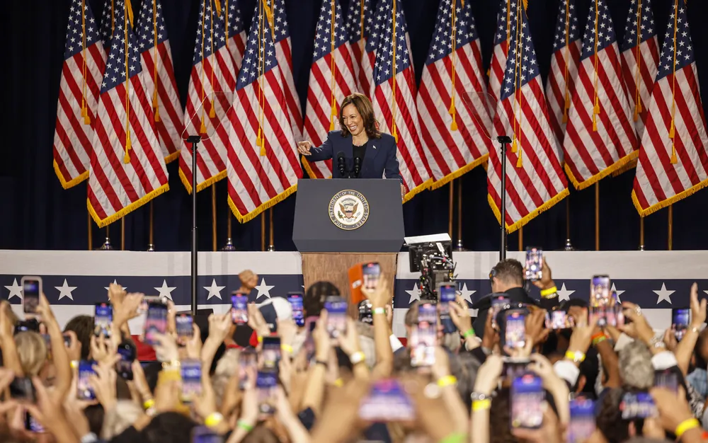 Харис води пред Тръмп с 44% срещу 42%, сочи проучване на Reuters/Ipsos