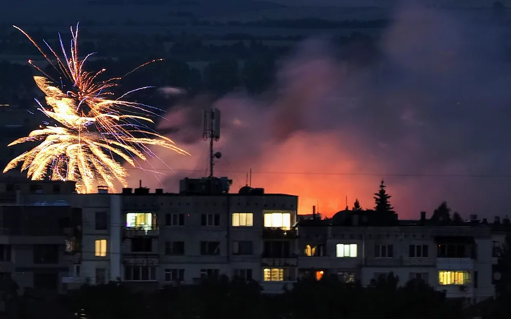 Починал е един от ранените след експлозиите в Елин Пелин, синът на собственика е още вътре - подробности - СНИМКИ - ВИДЕО