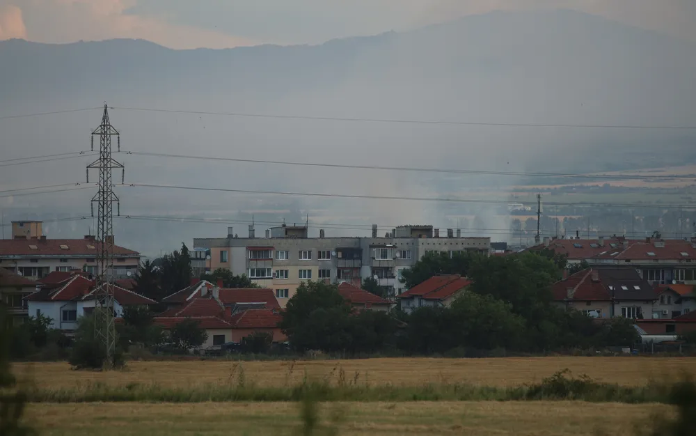 Разрушенията в Елин Пелин са огромни, дрон с термокамера облита складовете