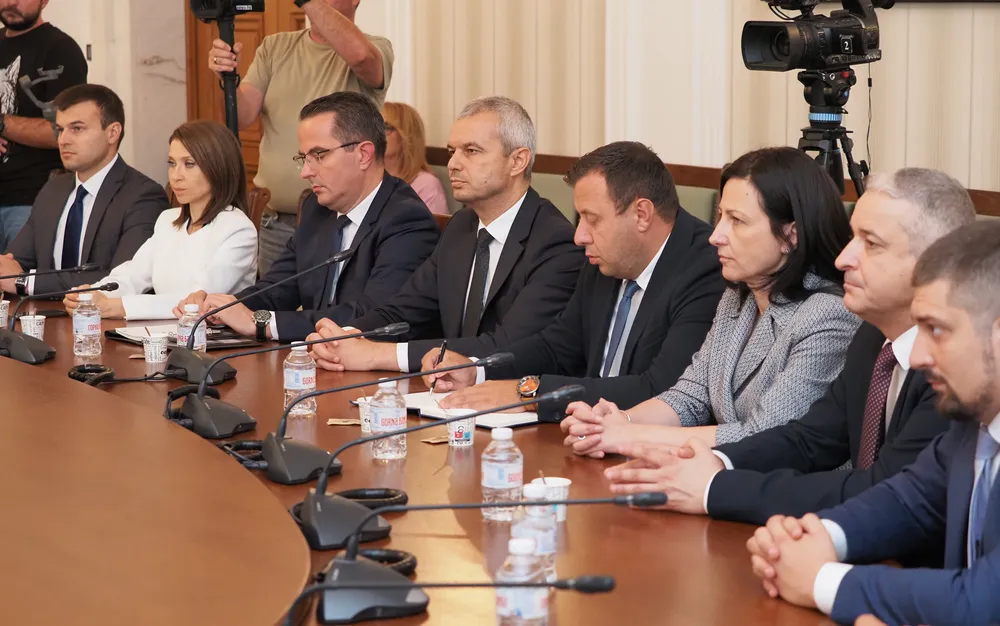 Започнаха разговорите между ИТН и "Възраждане" за третия мандат - СНИМКИ-ВИДЕО