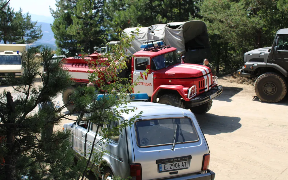 Военнослужещи от Сухопътните войски и ВВС участват и днес в гасенето на големите пожари в страната