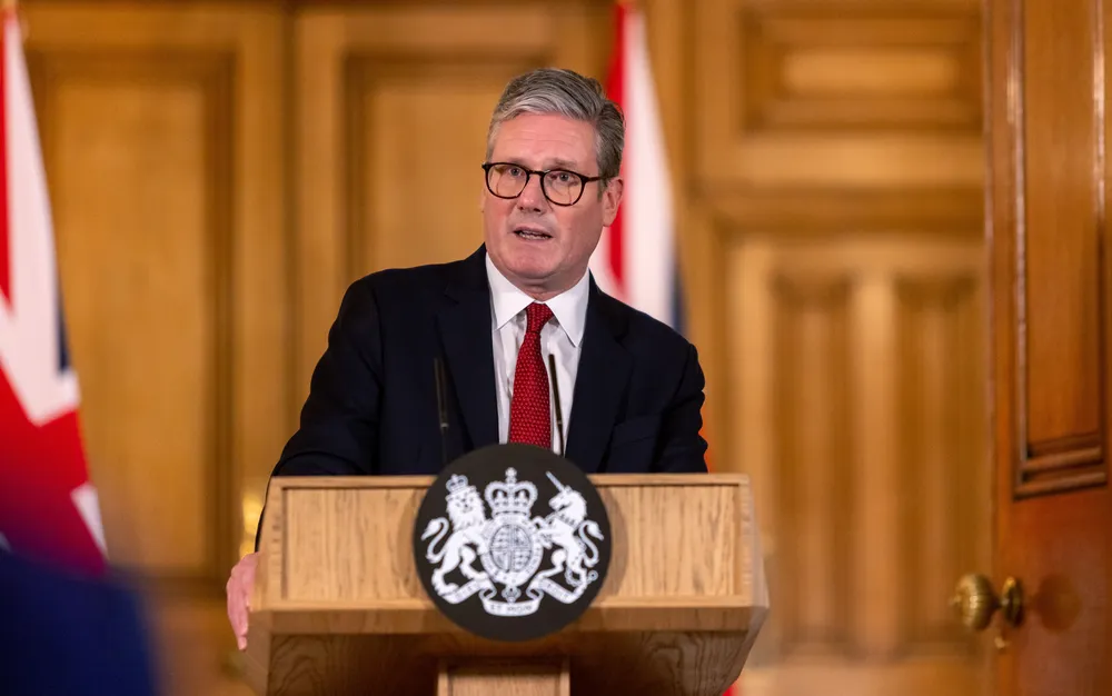 Стармър обеща бързи санкции във връзка с крайнодесните протести - подробности