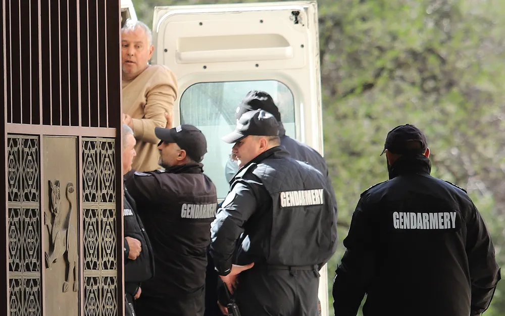 Трима са задържани след срутването на таван на сватба в Кърджали