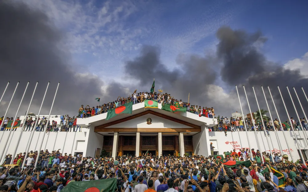 Самолетът на Шейх Хасина напусна Индия в ранните часове на 6 август