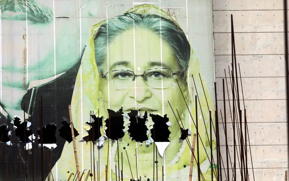 Бившият премиер на Бангладеш Халеда Зия беше освободена от домашен арест