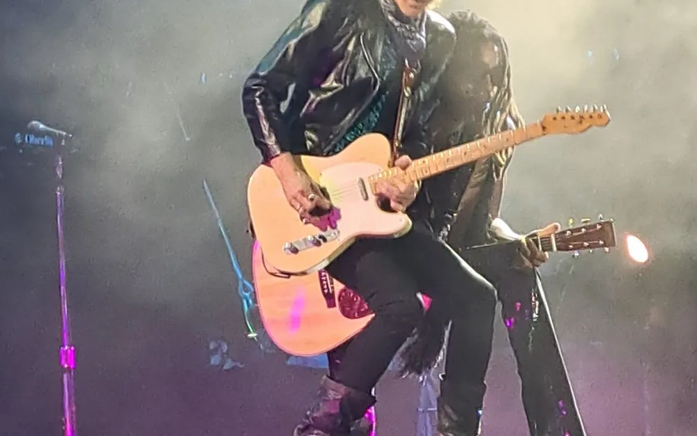 Лени Кравиц изпълни с хиляди почитатели Морската гара в Бургас - СНИМКИ