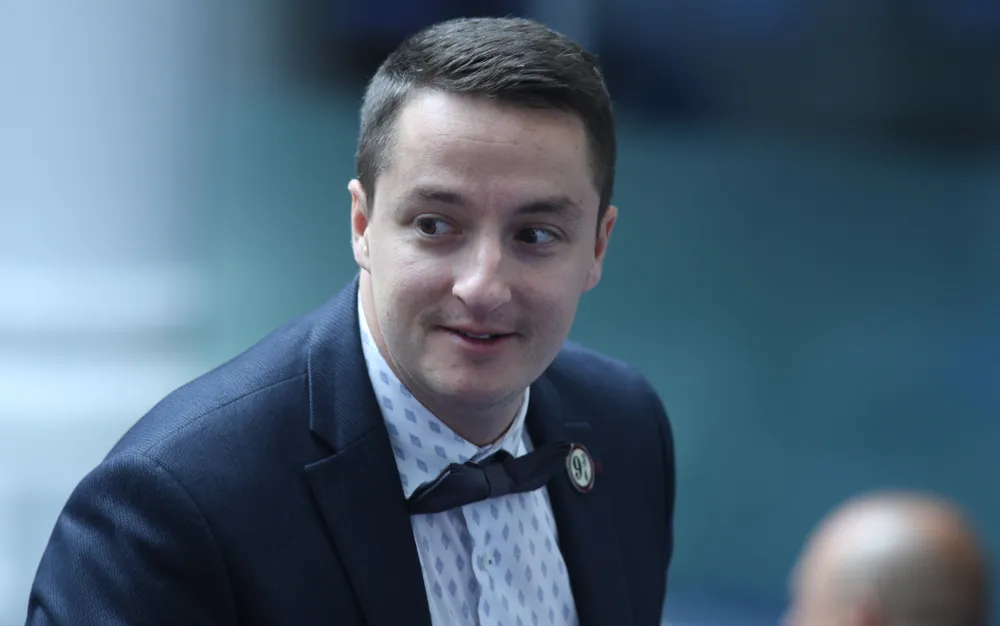 Бой в парламента: Коста Стоянов от "Възраждане" нападна Явор Божанков от ПП-ДБ