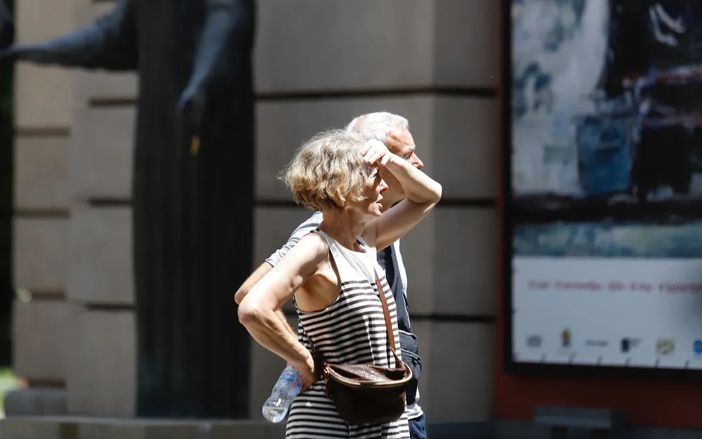 Жълт код за жеги в цялата страна, температурите - до 39 градуса