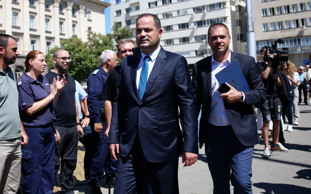 Стоянов: Свидетели сме как неуспели политици търсят вариант да си намерят ала бала министър - СНИМКИ - ВИДЕО