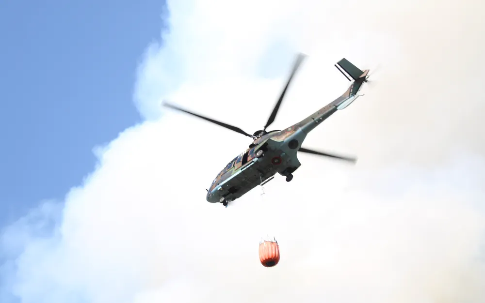 Хеликоптери за борба с пожарите изхвърлиха 140 тона вода в Пехчево, Северна Македония