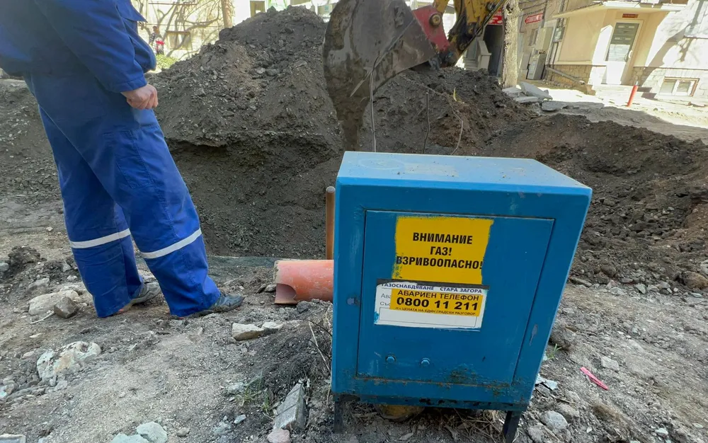 Спукан газопровод временно спря работата на открит пазар в Бургас