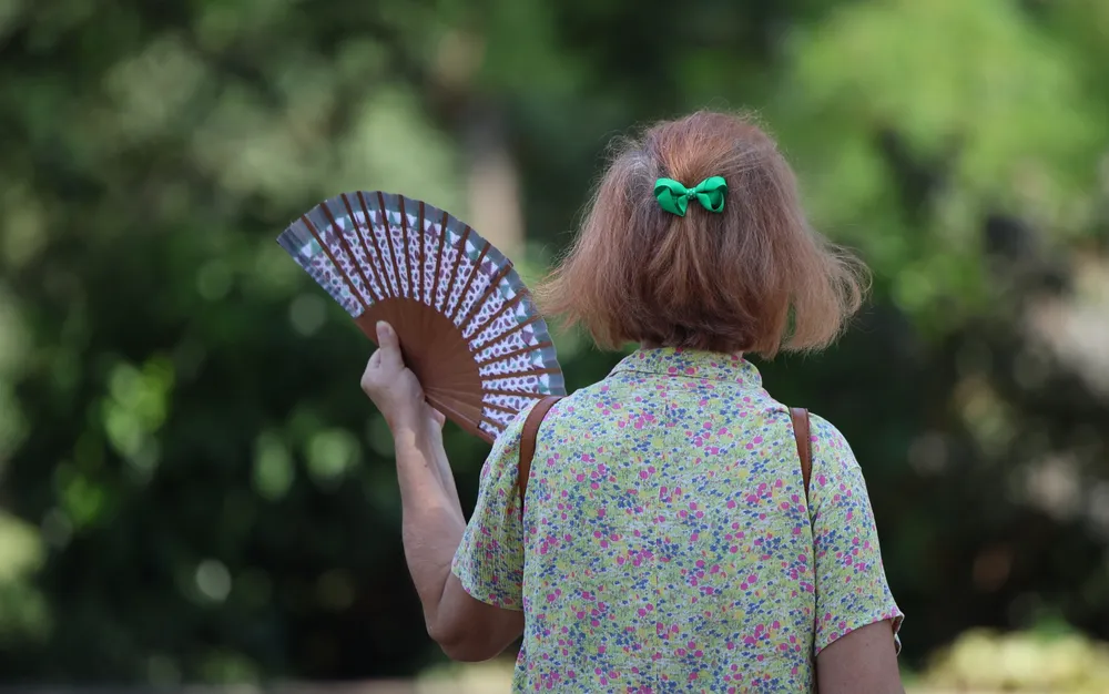 Оранжев код за опасна жега в 10 области и днес