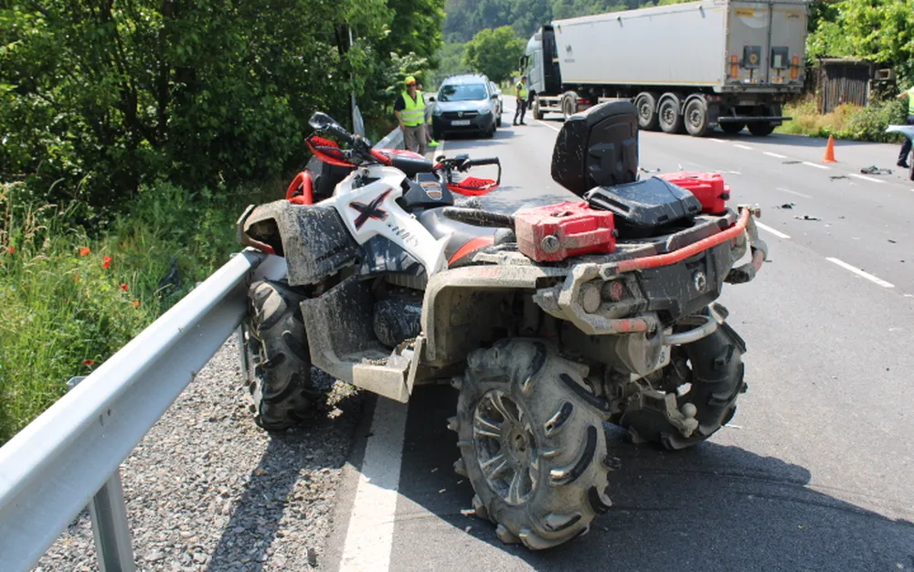 Пиян с АТВ катастрофира до къмпинг Каваците в Созопол, мотористи се удариха на пътя Бургас-Варна