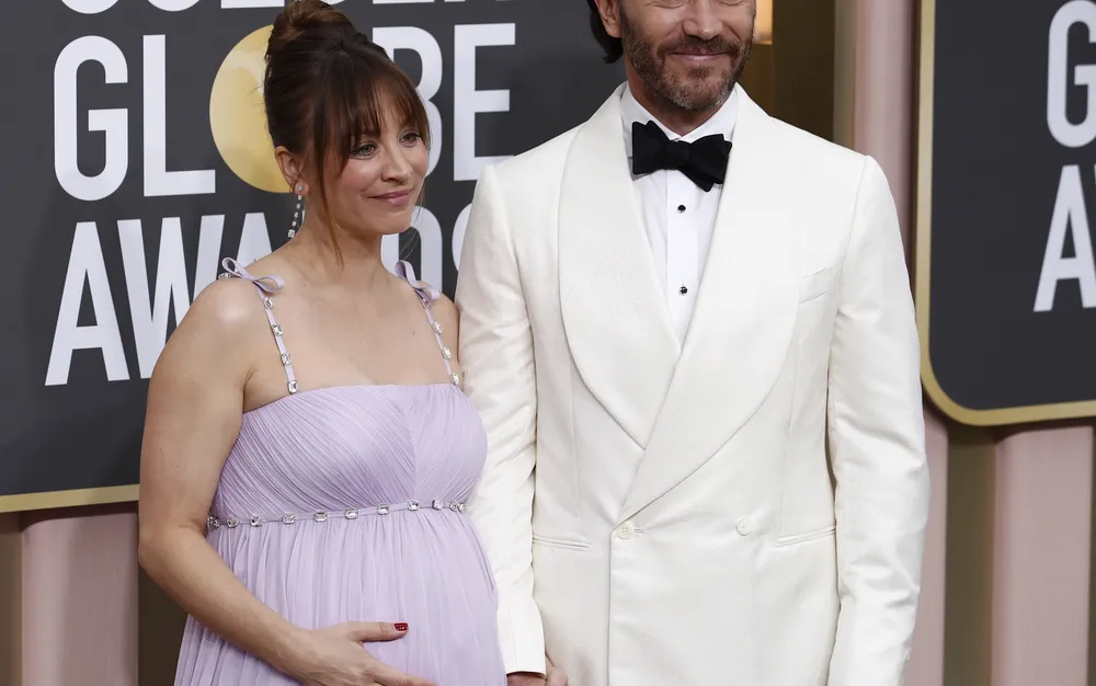 Звездата от „Теория за големия взрив“ Кейли Куоко се сгоди