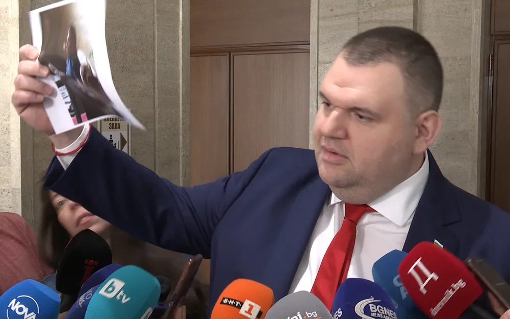 Делян Пеевски: Имаме фалшив президент. Москва няма да командва България - ВИДЕО - СНИМКИ