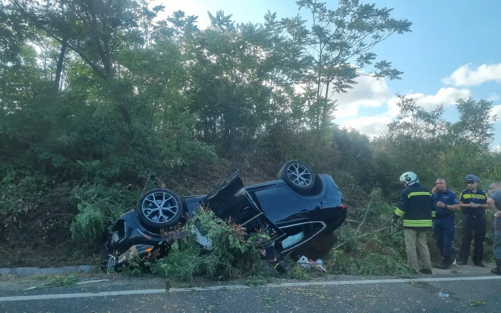 Тежка катастрофа на входа на Несебър, водачът е ранен - СНИМКИ - ВИДЕО