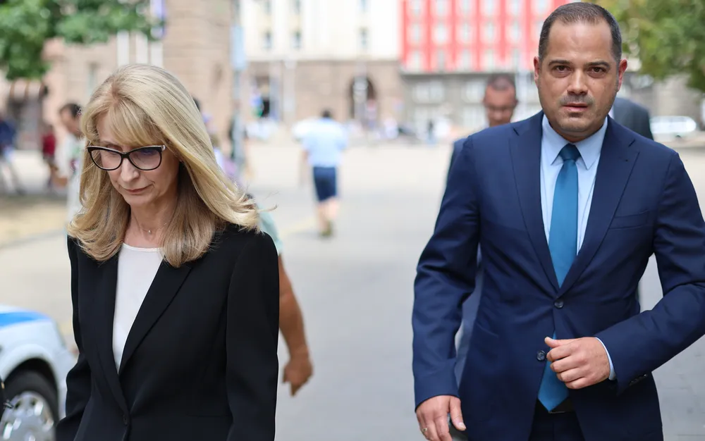 Калин Стоянов и Горица Грънчарова дойдоха на протеста на полицаите пред президентството - подробности - СНИМКИ - ВИДЕО