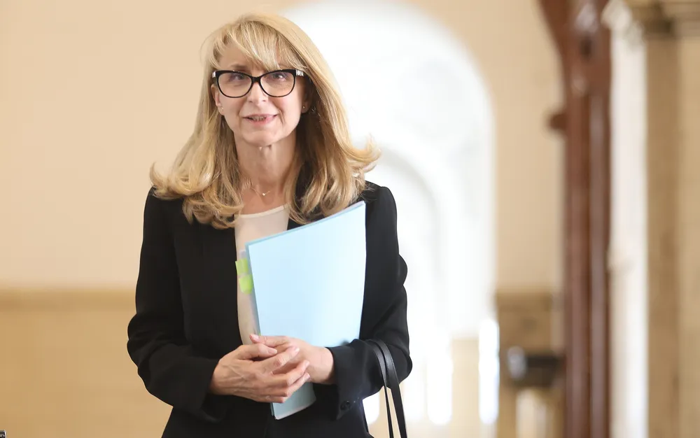 Грънчарова подаде сигнал до Сарафов за натиск - СНИМКИ - ВИДЕО