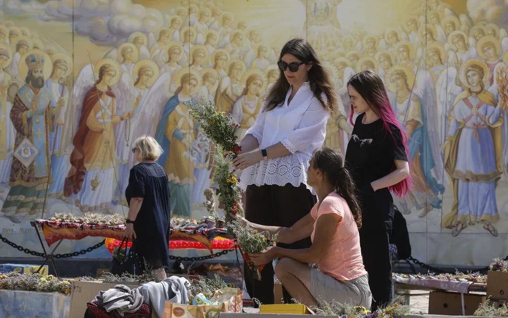 Украинският парламент забрани Украинската православна църква, свързана с Москва - подробности - СНИМКИ