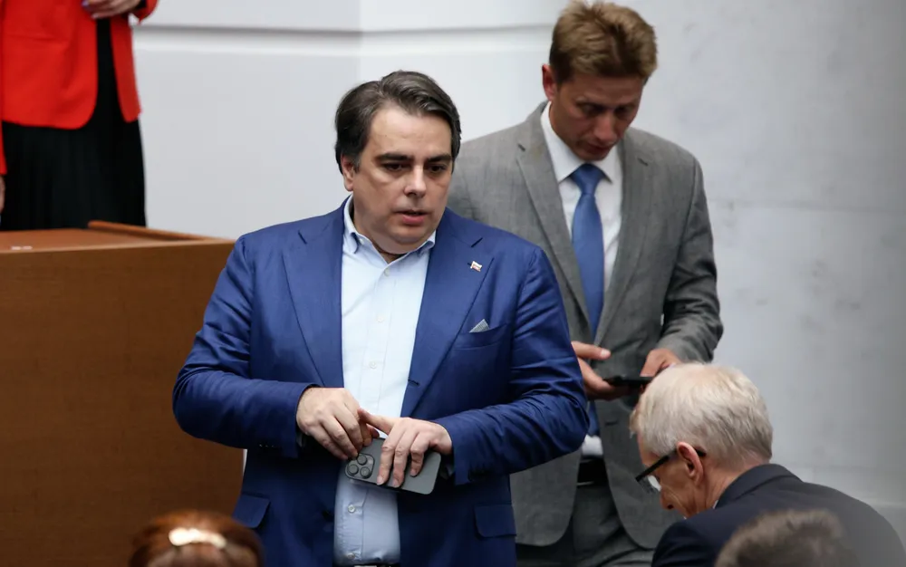 Асен Василев: Главчев може да е дисквалифициран за премиер, изходът е в изтеклите мандати - ВИДЕО