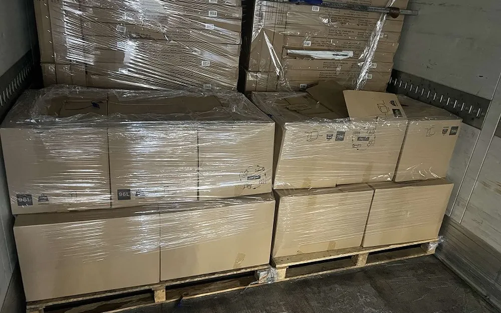 Задържаха над 40 000 маркови парфюма в ТИР на ГКПП Кулата