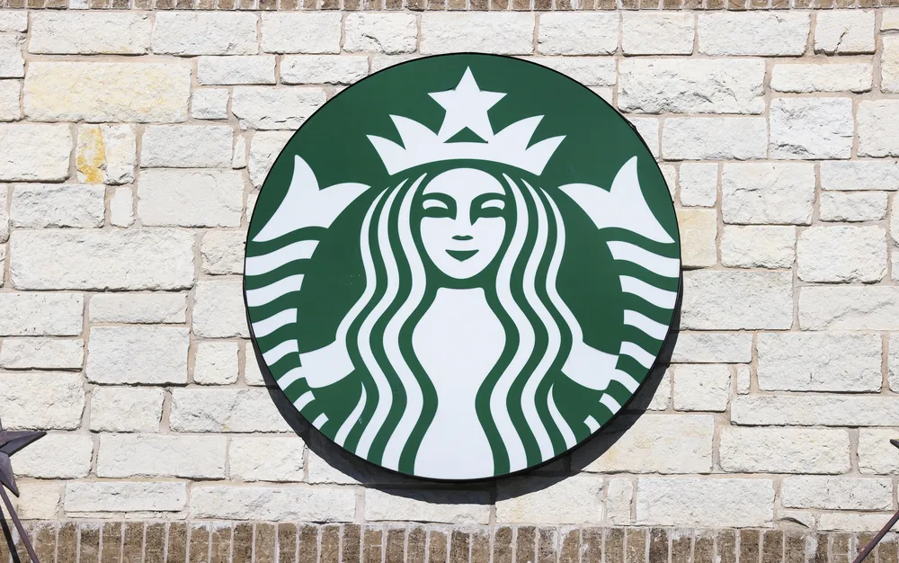 Новият шеф на Starbucks е атакуван заради луксозни пътувания със самолет
