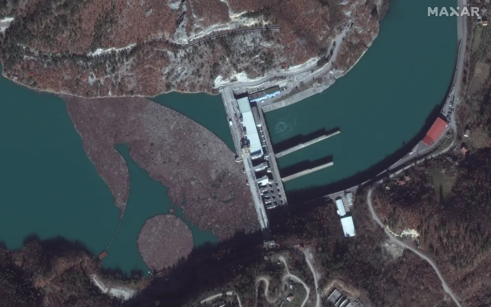 9-годишно бебе е сред мигрантите, удавили се в Дрина