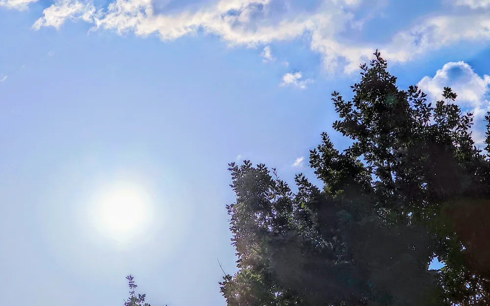 Предимно слънчево, до умерен вятър в събота, 24 август