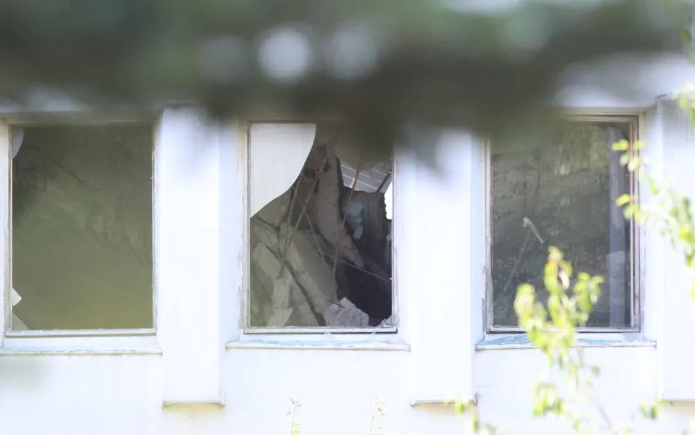 Стена се срути върху работник в НБУ, откаран е в "Пирогов" - подробности 2 - СНИМКИ - ВИДЕО