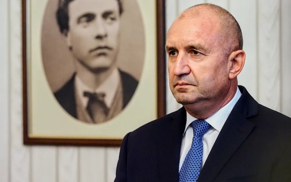 Президентът Радев подписа указите за втория кабинет на Главчев и насрочване на изборите на 27 октомври