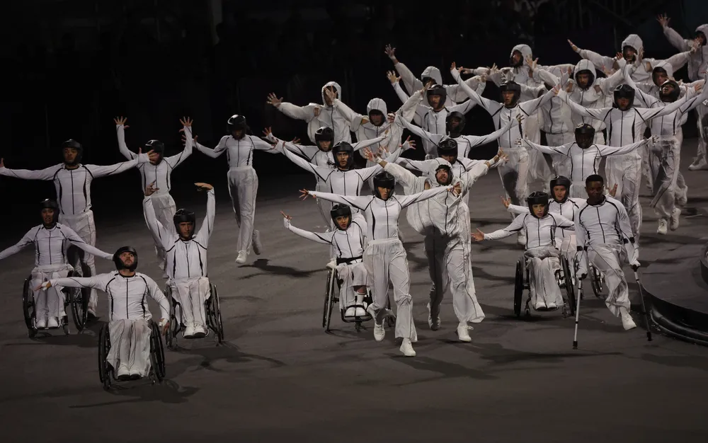 Започна церемонията по откриването на параолимпийските игри в Париж - СНИМКИ