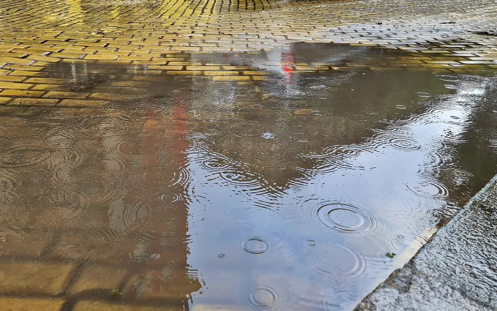 Валежи от дъжд с гръмотевици в събота, 31 август, температурите трудно ще прескочат 30 градуса