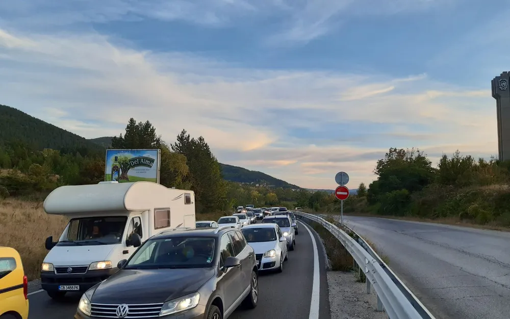 Тежка катастрофа с пострадали при Владая, движението е затруднено - подробности