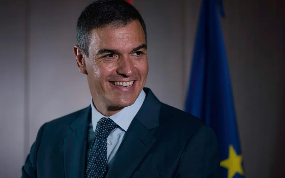 Санчес призова ЕС да не налага нови мита върху електромобилите, внасяни от Китай - СНИМКИ