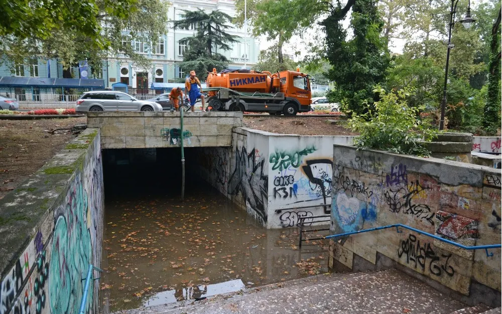 Кметът на Врана Коцев обяви частично бедствено положение за район „Приморски“ - СНИМКИ